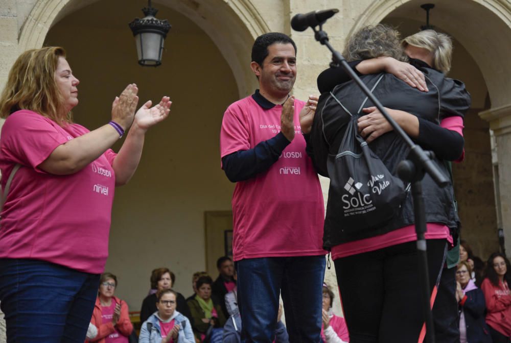 Alcoy se tiñe de rosa contra el cáncer de mama