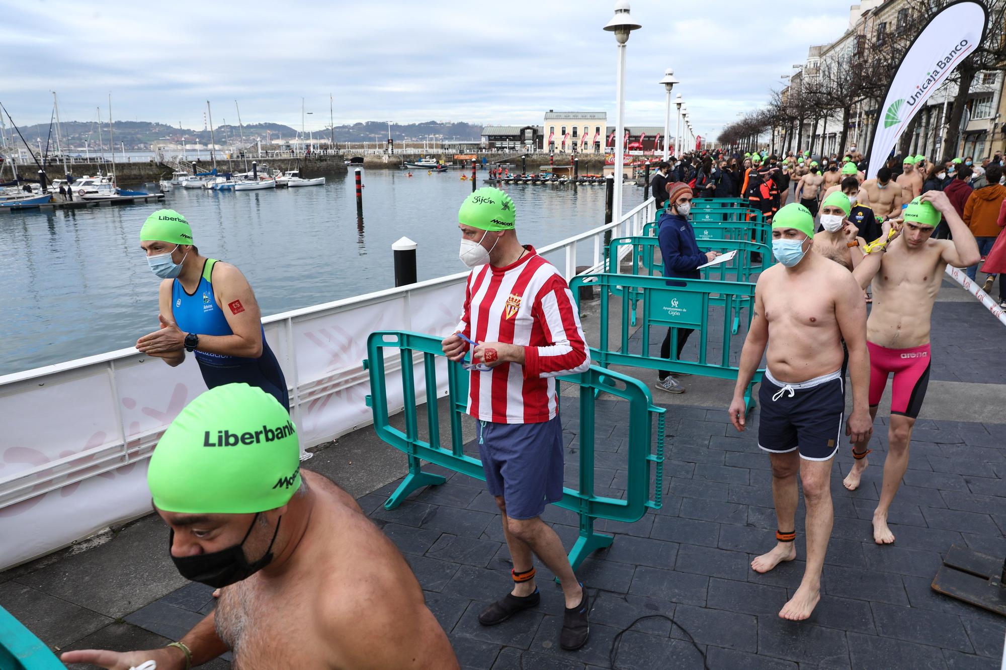 La Travesía de Navidad en Gijón, en imágenes