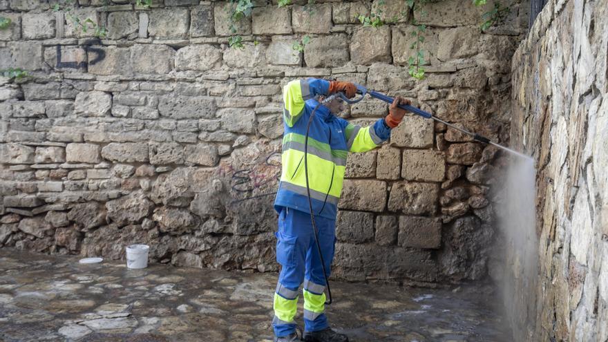 Emaya eliminó el año pasado 5.198 pintadas vandálicas, el doble que en 2021