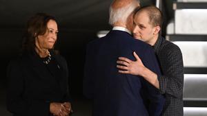 Biden y Harris reciben a los presos liberados en el intercambio con Rusia