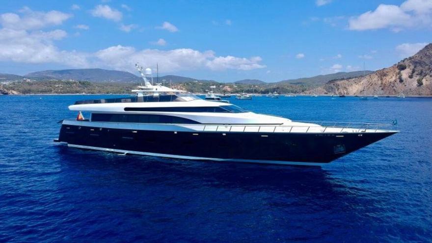 Atraca en Ibiza el &#039;olvidado&#039; yate &#039;Fortuna&#039;, que perteneció al rey Juan Carlos I y que nadie quiere comprar por esta razón