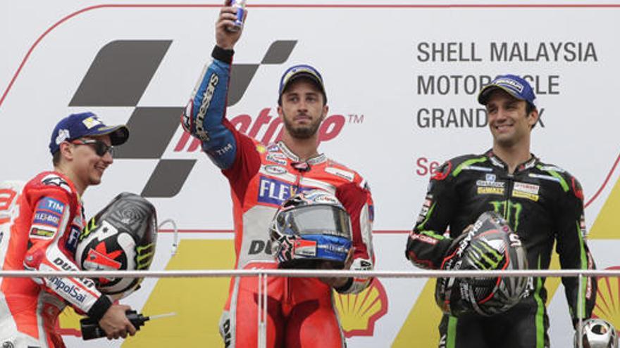 Dovizioso se lo pone díficil a Márquez.