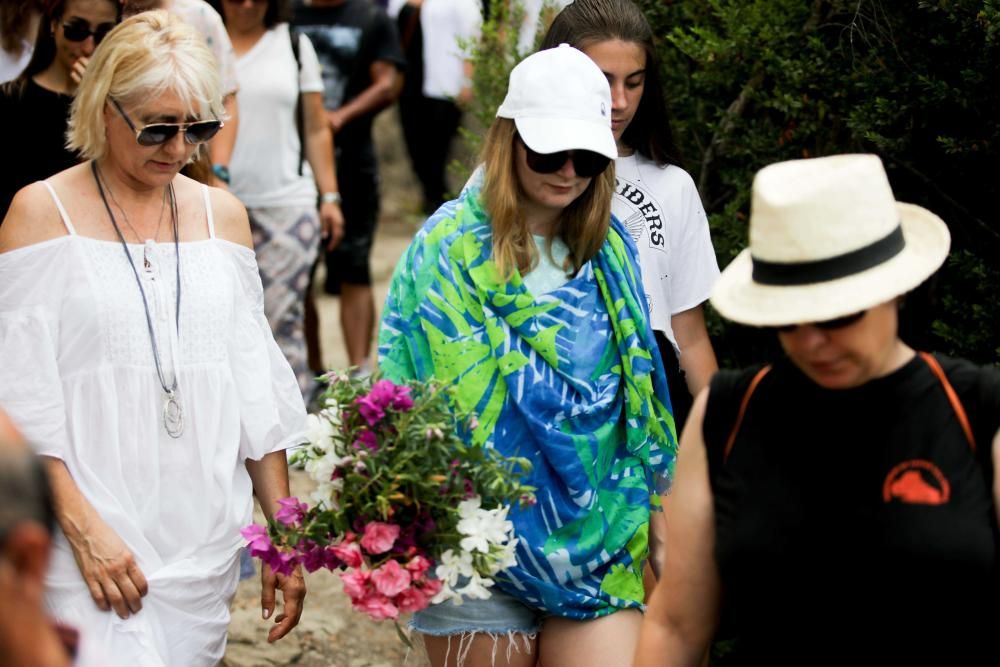 A la procesión marinera se sumaron decenas de personas y varias embarcaciones