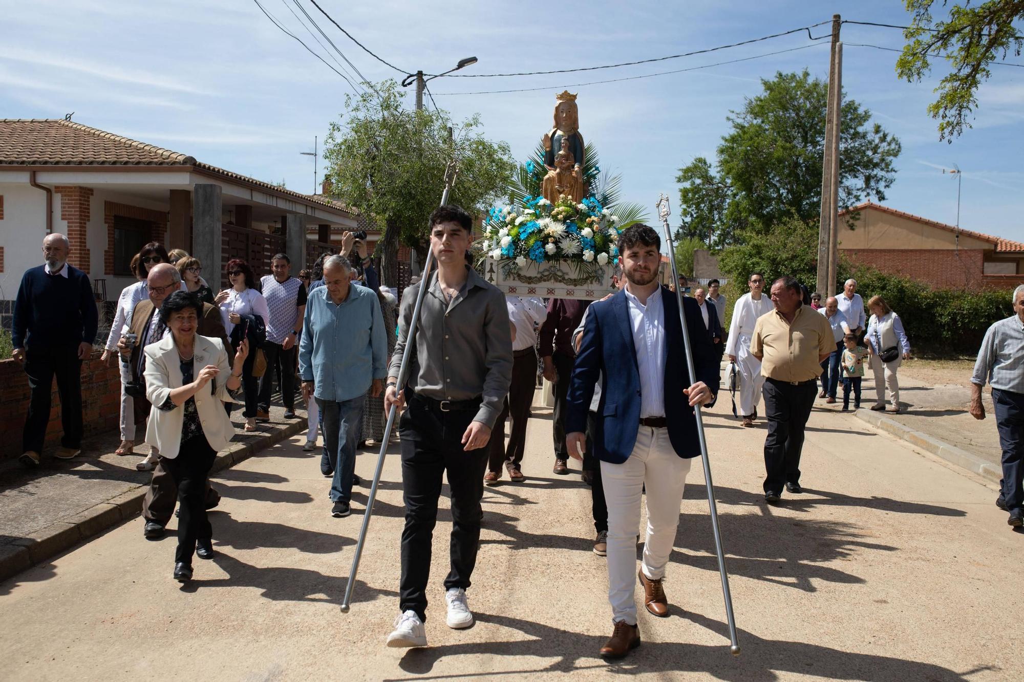 GALERÍA | Histórico traslado de la Virgen del Templo en Pajares de la Lampreana