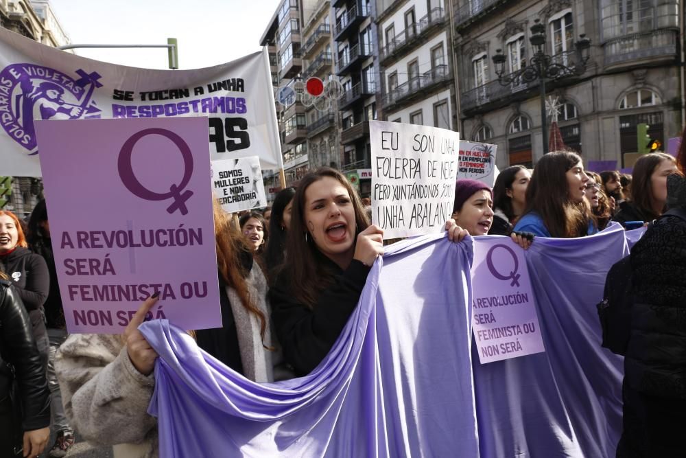 Vigo sale a la calle para clamar contra la violencia machista // R. Grobas