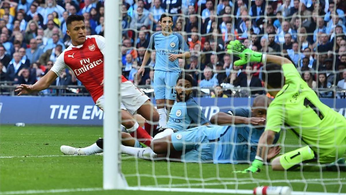 Alexis fue decisivo para el Arsenal en Wembley