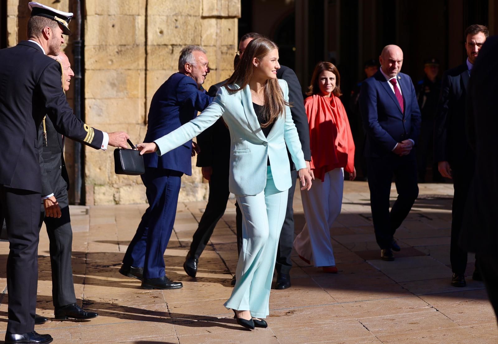 EN IMÁGENES |  Así fueron los primeros actos de la Princesa Leonor en solitario en Asturias: Alcaldesa Honoraria de Oviedo y Medalla de Asturias