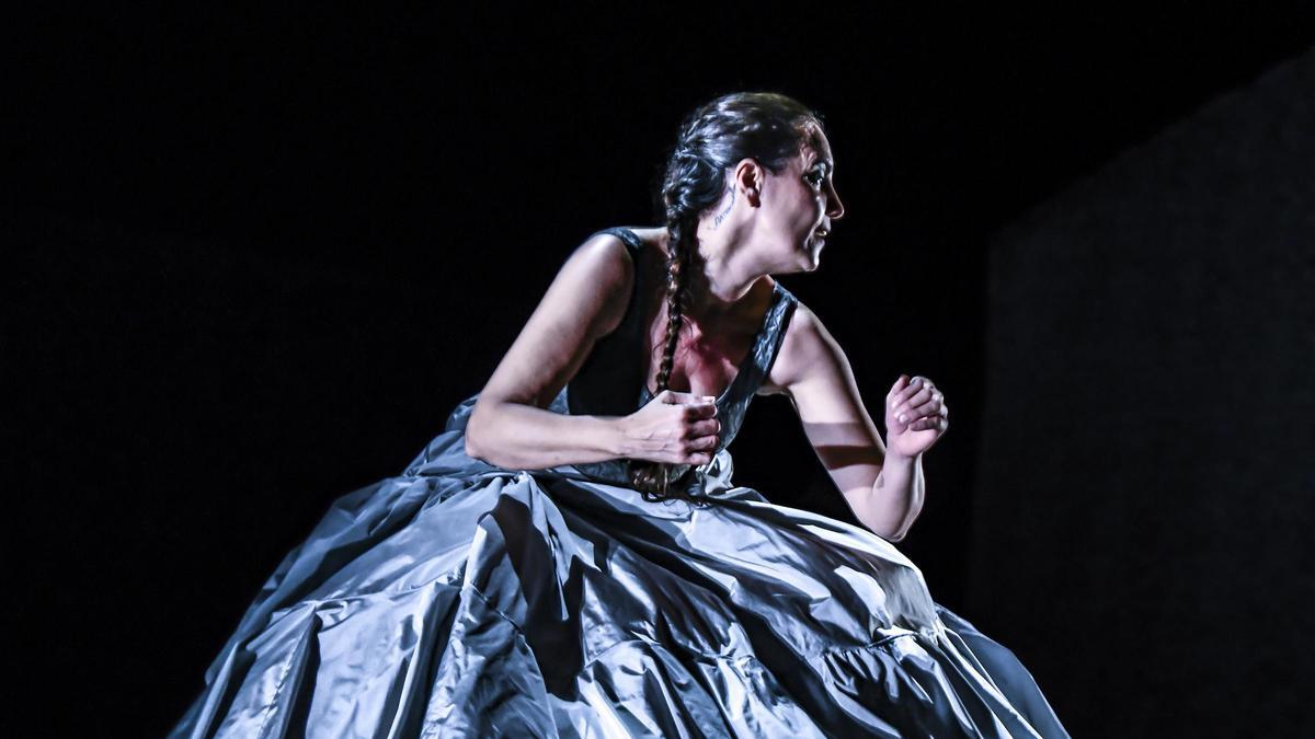 La bailaora sevillana Rafaela Carrasco durante  un momento de la representación de ‘Creaviva’.