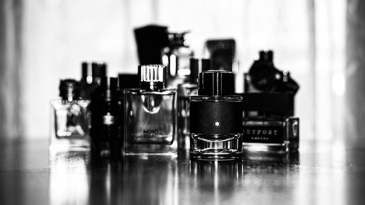 Botellas de perfumes en un establecimiento de Ibiza.