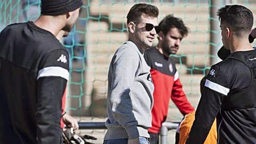 Dani Mateos, durante su visita al entrenamiento.