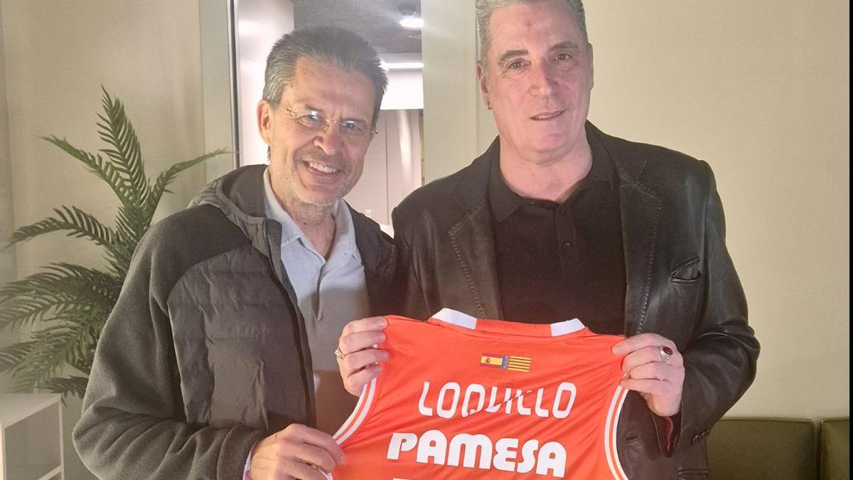 Pedro Martínez le regaló una camiseta a Loquillo