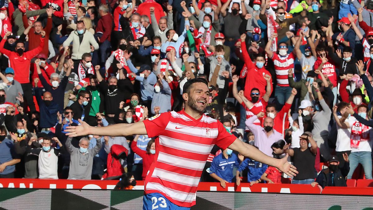 Jorge Molina celebrando un gol con el Granada