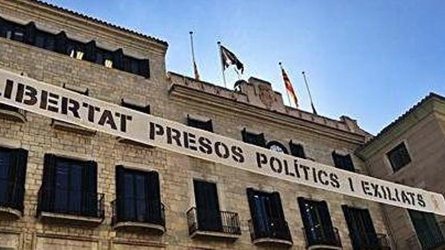 Substitueixen la bandera espanyola per la de «no rendició»