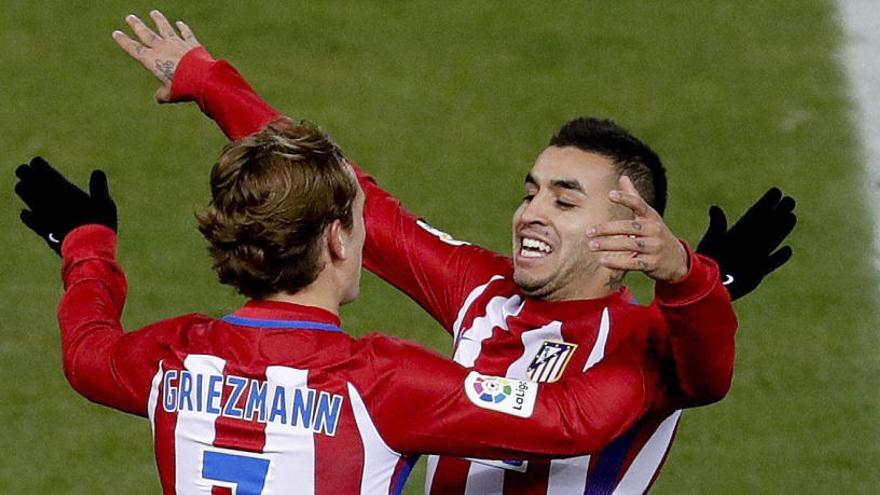 Griezmann y Correa celebran uno de los goles.