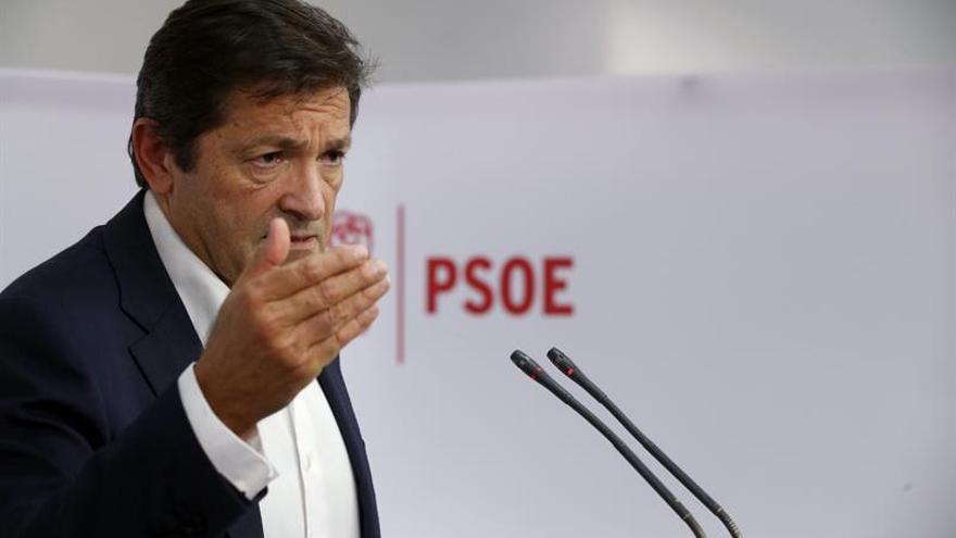 Javier Fernández se reunirá con los barones del PSOE para ver cómo evitar las terceras elecciones