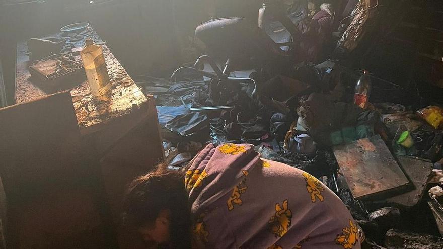 Afectada por el incendio en la vivienda de Los Colorines: "Estoy en la calle con mis hijos"