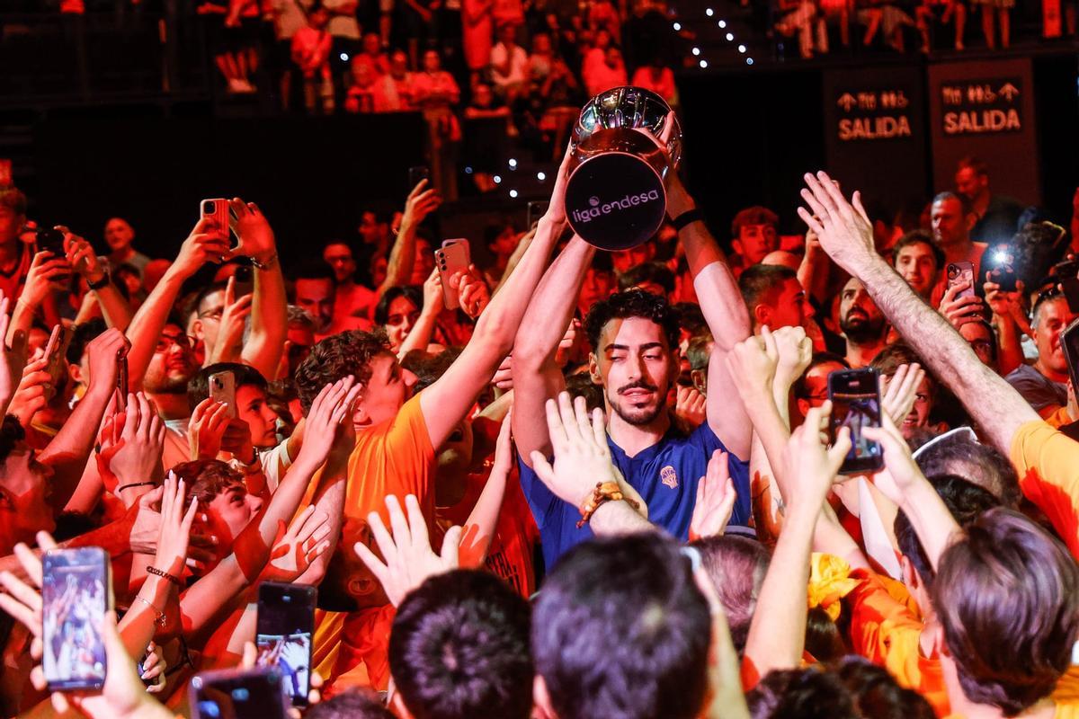 La celebración del Valencia Basket de la Liga Endesa en el Roig Arena, en imágenes