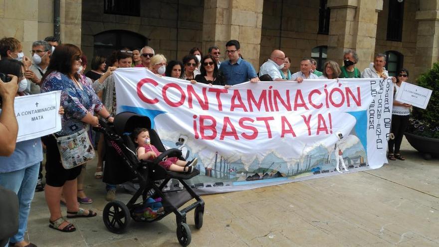 Los ecologistas piden al Principado que sancione al responsable del escape de ayer