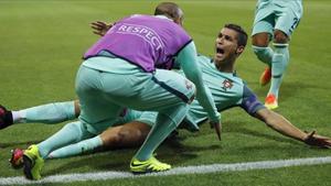 mdeluna34603960 portugal s cristiano ronaldo celebrates after scoring his si160707092006