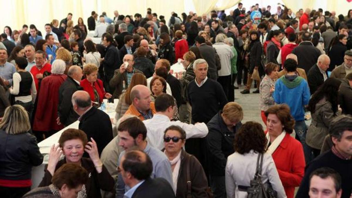 Calculan que la fiesta atrae cada tercer domingo de mayo a más de 4.000 personas hasta A Estrada.  // Bernabé/Luismy