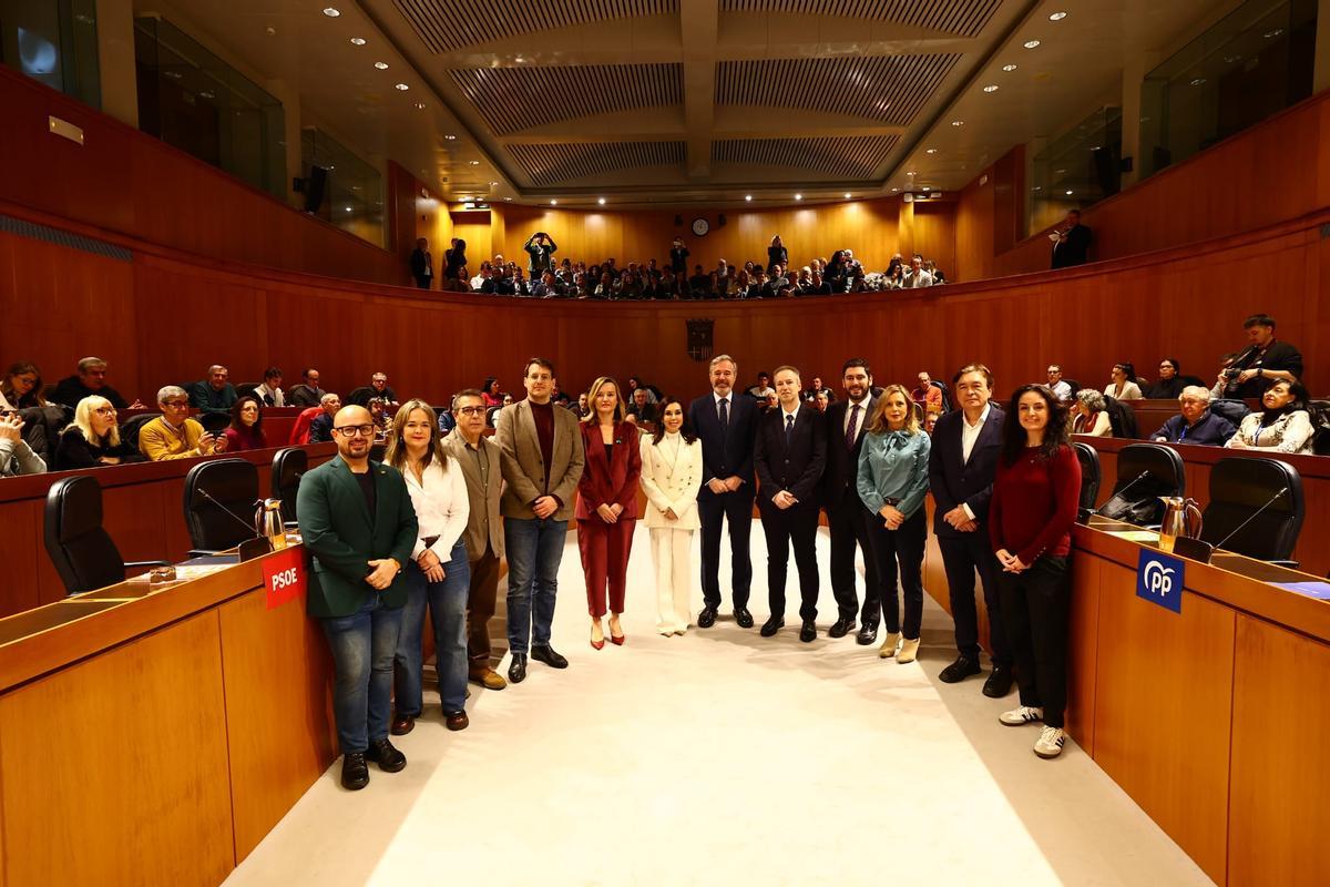 Foto de familia al inicio del debate organizado por El Periódico de Aragón