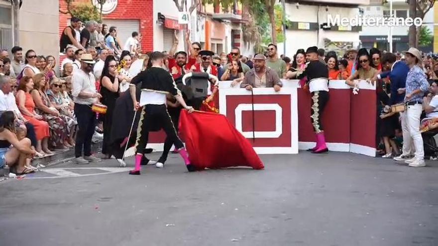 Entrada del toro del Grau de las fiestas de Sant Pere
