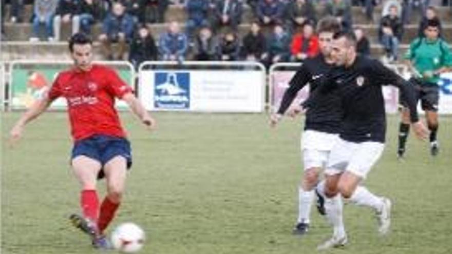 Enric Vallès, en un partit amb la samarreta de l&#039;Olot.