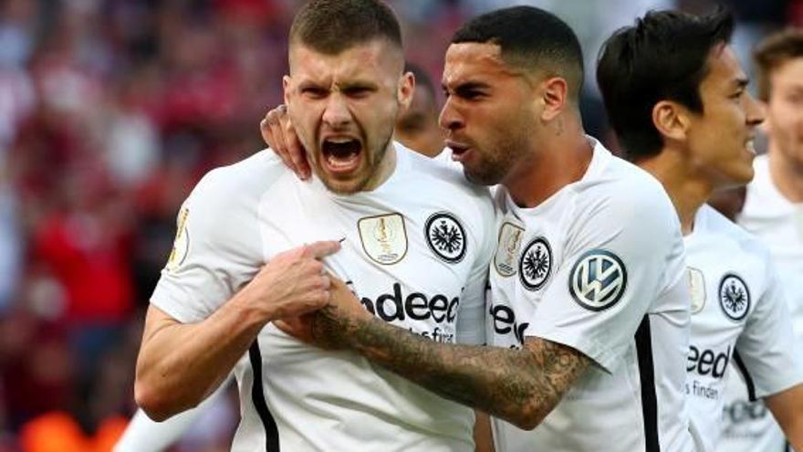 L&#039;Eintracht sorprèn el Bayern i guanya la Copa (1-3)