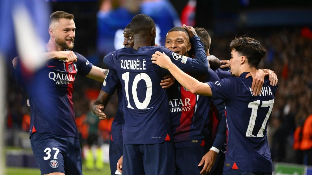 Jugadores del PSG celebran el gol de Mbappé