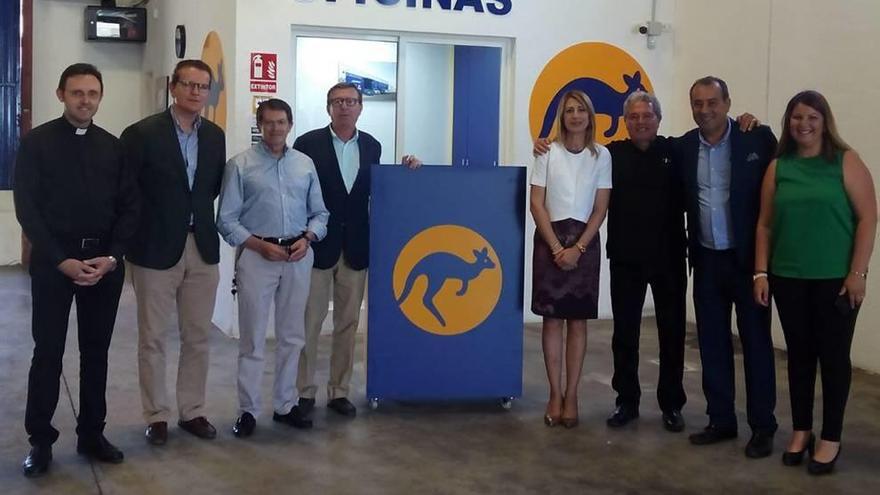 Representantes políticos y de DFM Rent a Car asistieron a la inauguración de la sede en Lorca.