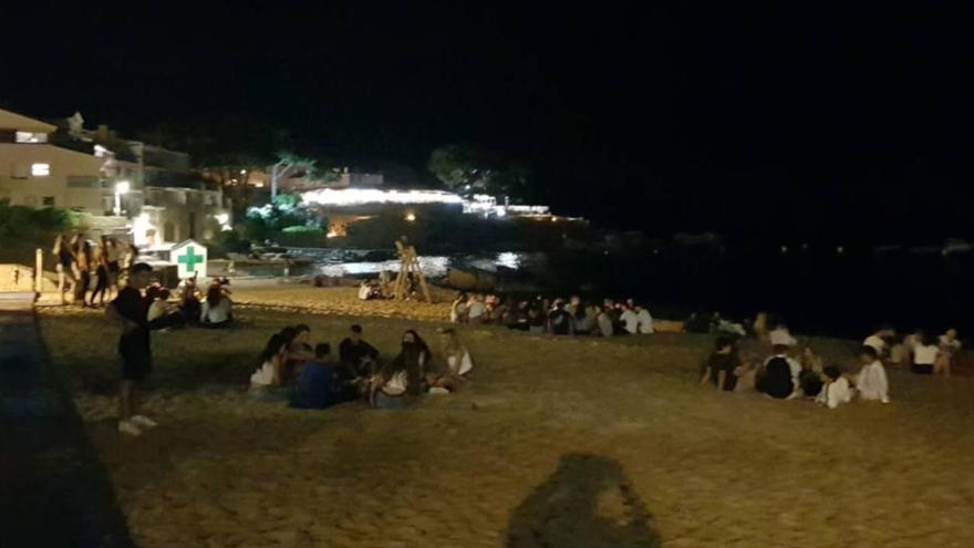 Palafrugell sanciona 79 persones en dues nits per estar fent &#039;botellon&#039; a la platja