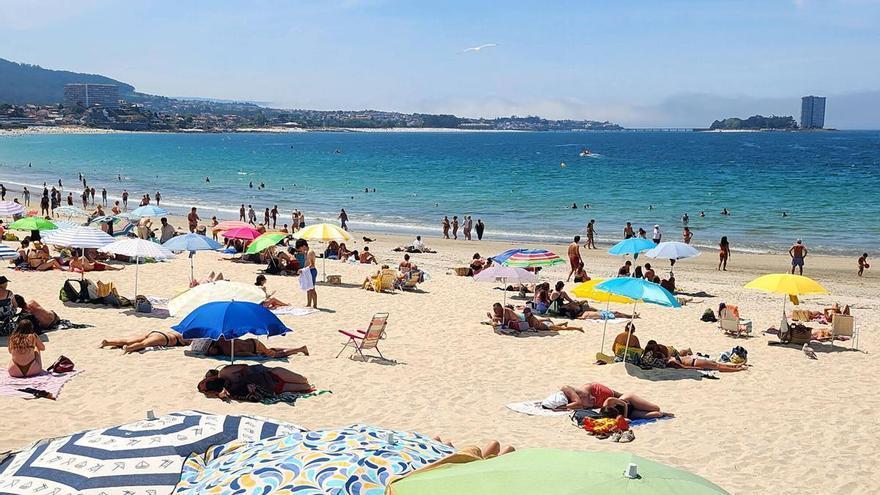 El Concello de Vigo desaconseja el baño en Samil y A Punta por contaminación microbiológica