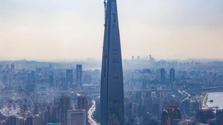 Imagen de la Lotte Tower, en Seúl. // S. Hall (NASA)