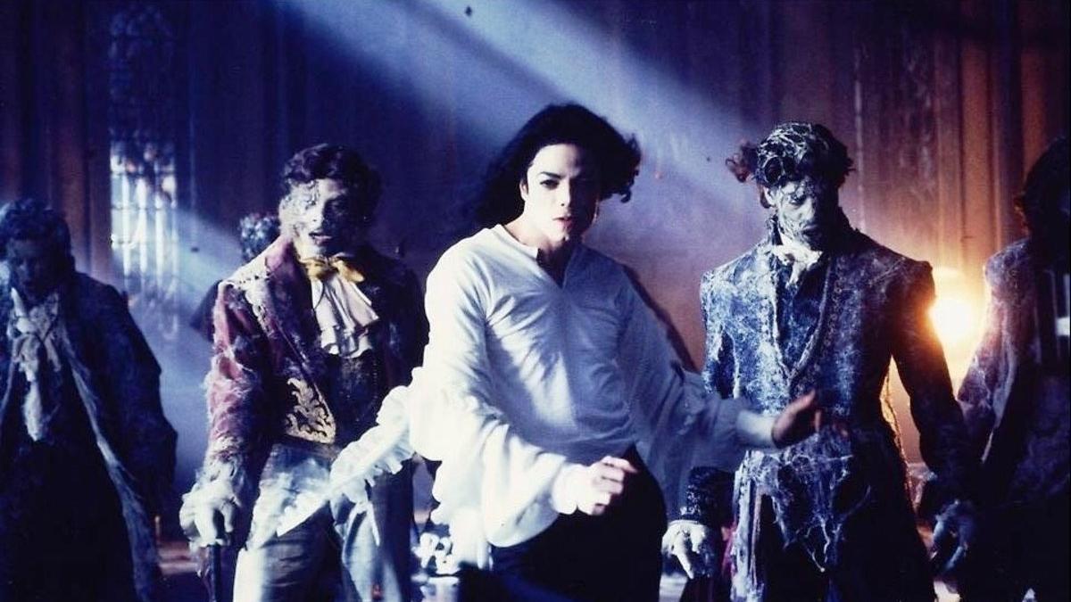 mj-ghost-s-michael-jacksons-ghosts-34328906-965-584