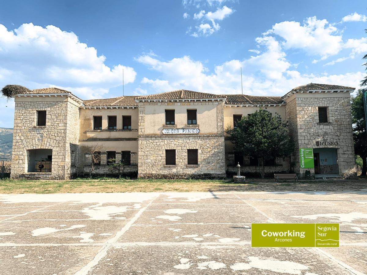 El 'coworking' de Arcones, perteneciente a Segovia Sur, en una escuela rural rehabilitada.