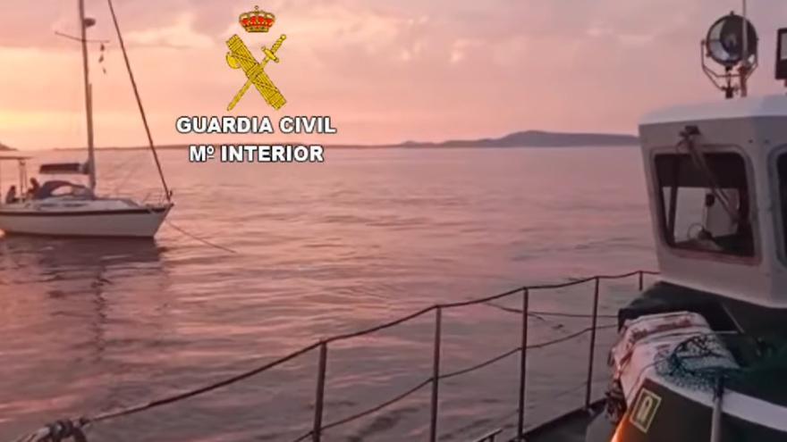 La Guardia Civil rescata un velero a la deriva en O Grove