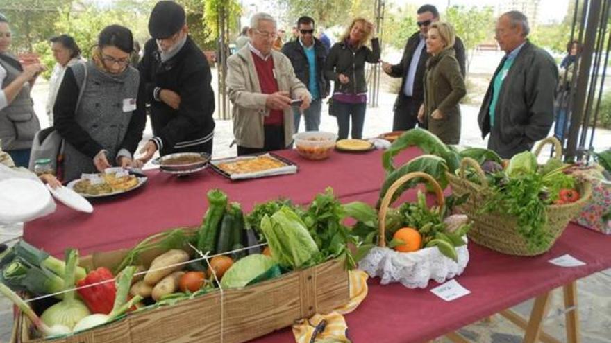 En la fiesta de la cosecha se vieron productos cultivados en huertos de ocio.