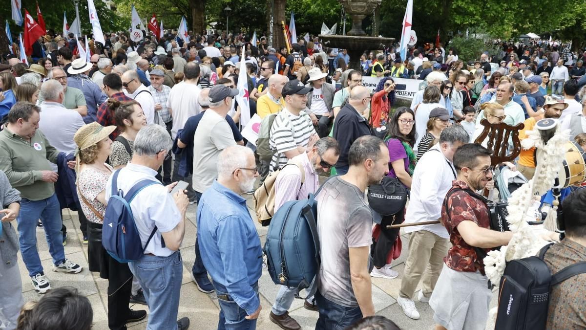Miles de personas toman as rúas de Santiago en defensa do galego