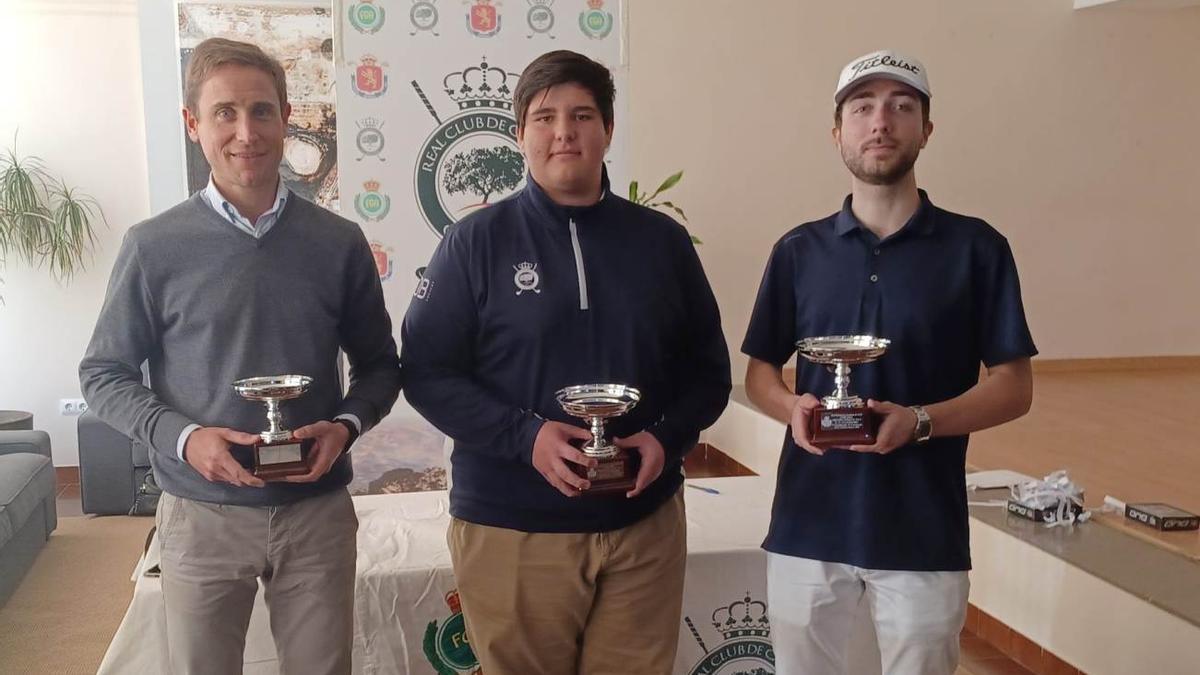 Ganadores del torneo de golf celebrado en el Real Club de Campo.