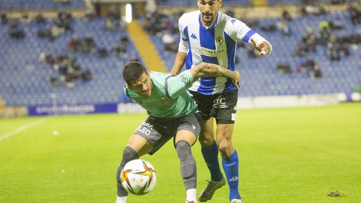 (2-1) El Hércules crece en el Rico Pérez y supera con claridad al Águilas