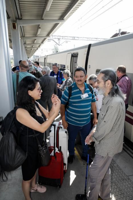 La llegada del Tren negro a Gijón da comienzo a la Semana Negra