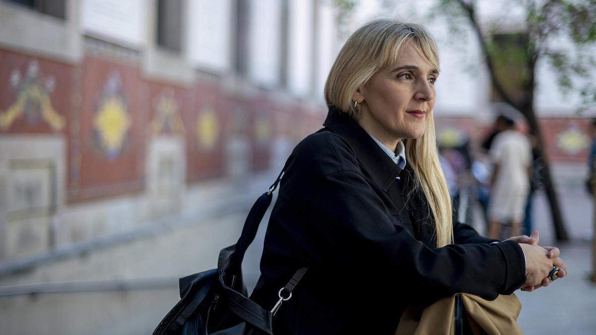 La crítica de cine de El Periódico, Desiree de Fez, fotografiada en el patio del CCCB
