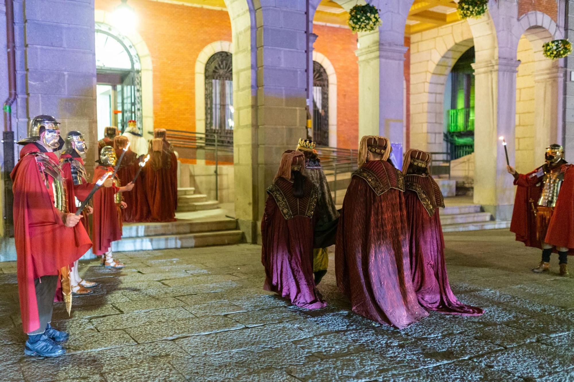 GALERÍA | Así fue la llegada anticovid de los Reyes Magos a Zamora, sin cabalgata y sin niños, pero con la misma ilusión