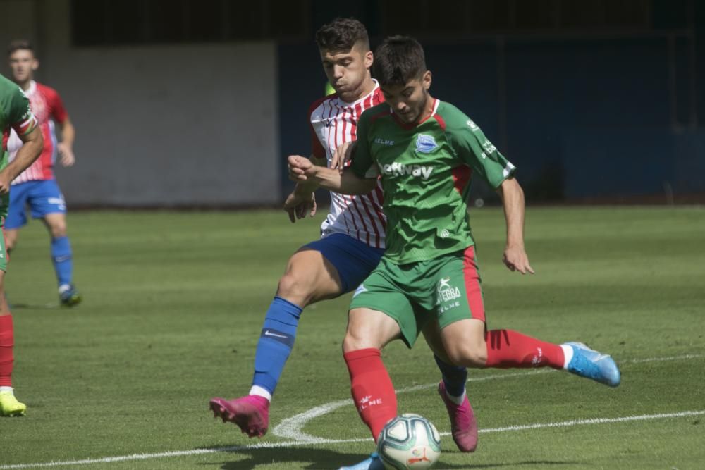 El partido entre el Sporting de Gijón y el Alavés, en imágenes