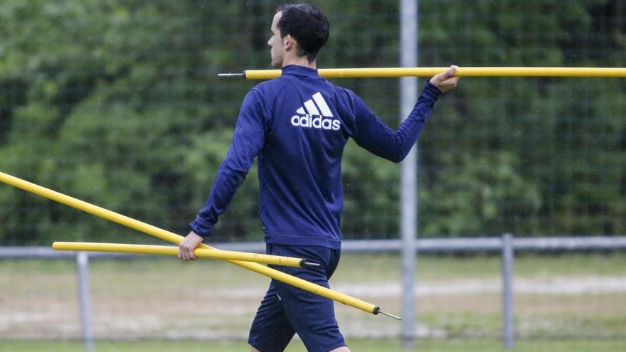 Linares durante un entrenamiento del Oviedo en El Requexón