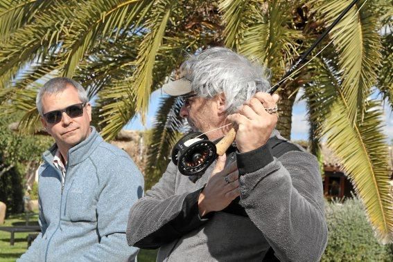 Ein Kölner Unternehmer hat in Cala d’Or einen Kurs in Fliegenfischen organisiert. Ein erster Schritt, die Leidenschaft des Angelwerfens auch auf Mallorca zu etablieren