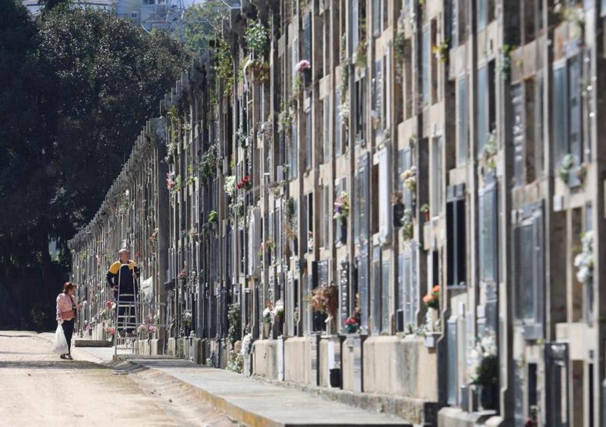 Calle de nichos en Pereiró. | //ALBA VILLAR