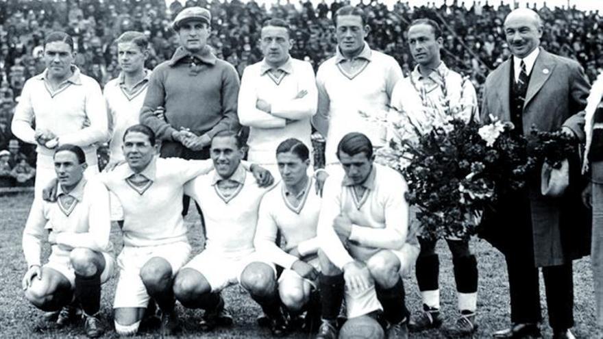 Selección francesa de 1930 con Villaplane, arriba a la derecha.