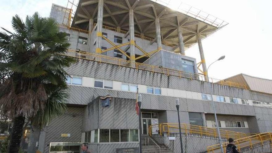 Exterior de la Comisaría de Policía Nacional de Ourense. // Jesús Regal