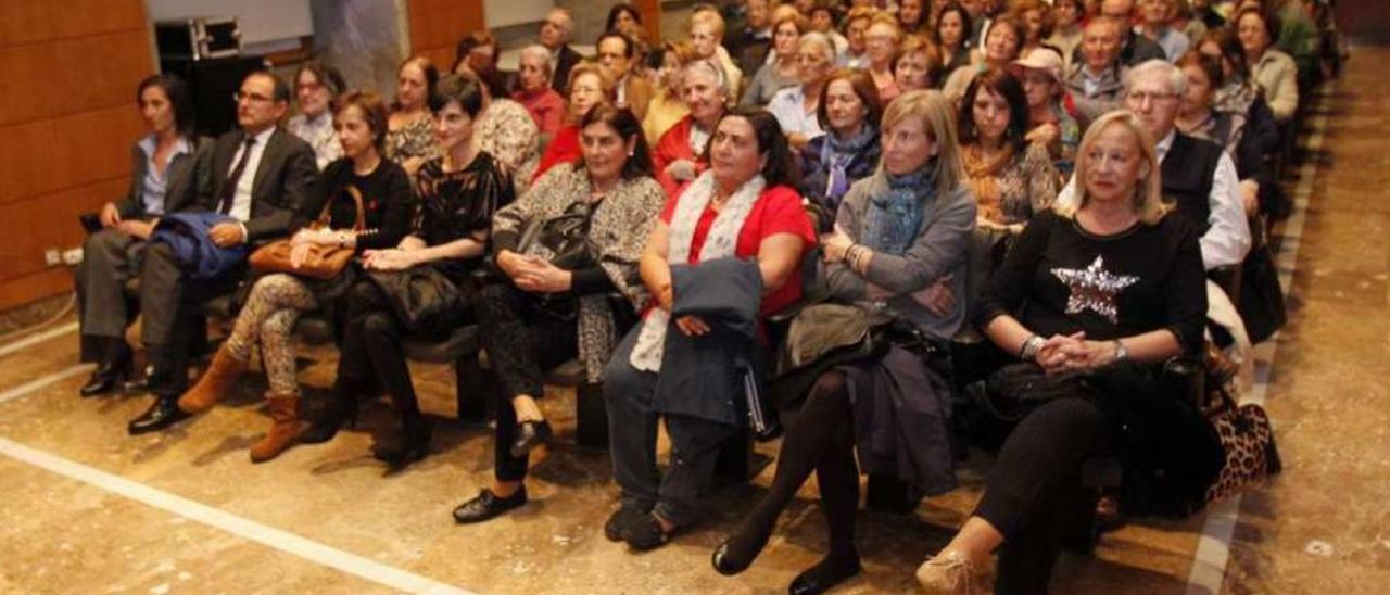 Público asistente a la conferencia, en el auditorio de Areal. // J. Lores